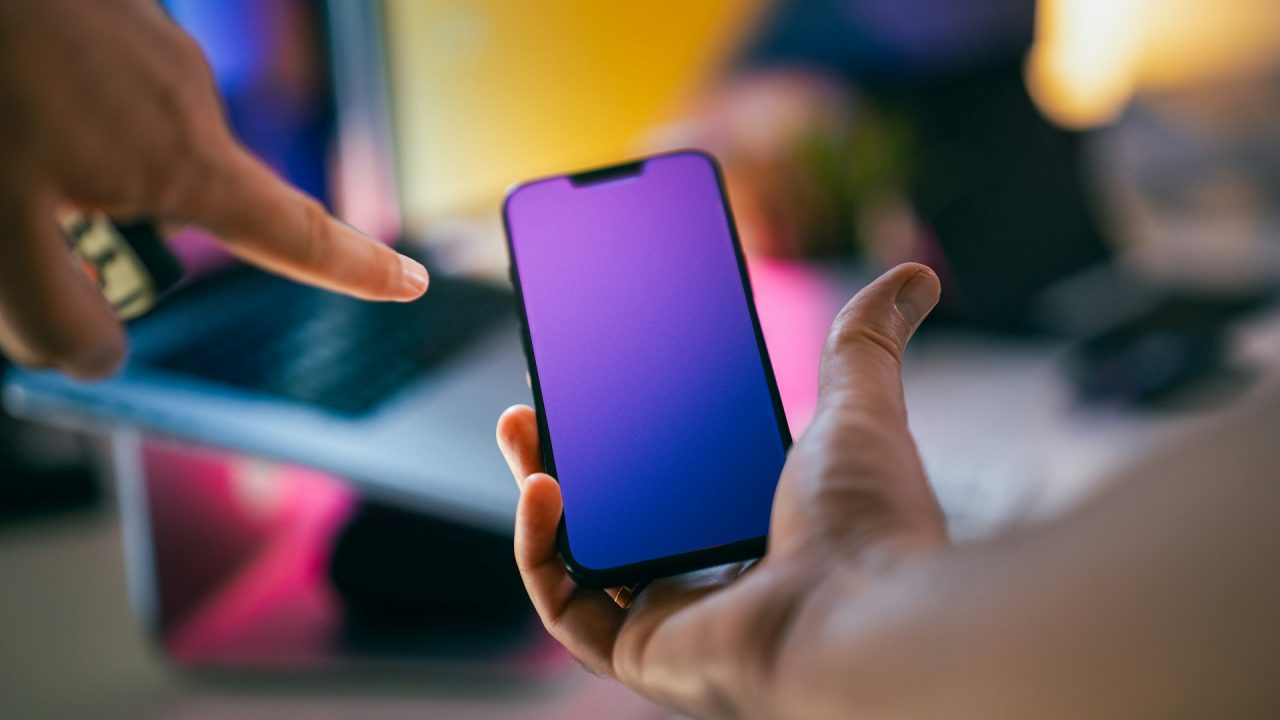 आईक्यू (iQOO) का भारतीय स्मार्टफोन बाजार में विस्तार: नियो 6 के बाद अब नया Z11x लॉन्च